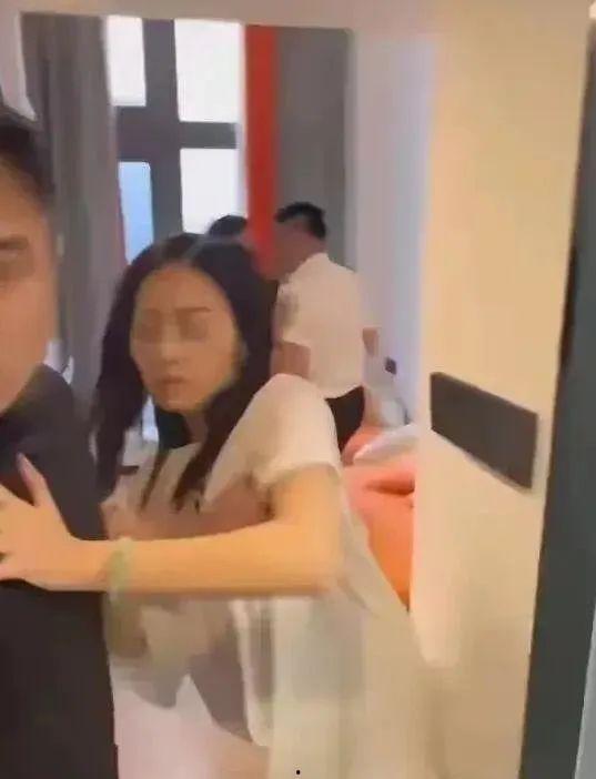 妻子出轨爆料视频,妻子背叛婚姻,视频揭露惊人事实 第2张 妻子出轨爆料视频,妻子背叛婚姻,视频揭露惊人事实 第2张